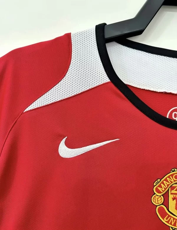 Manchester United 2005-06 Home Retro Jersey - Image 3