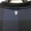 Manchester United 2013-14 Away Retro Jersey - Image 7