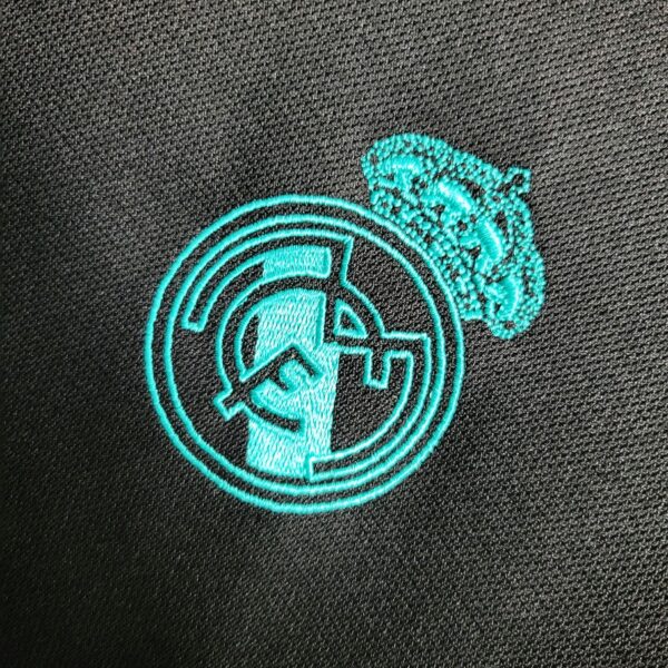 Real Madrid 2017-18 Away Long Sleeve Retro Jersey - Image 5