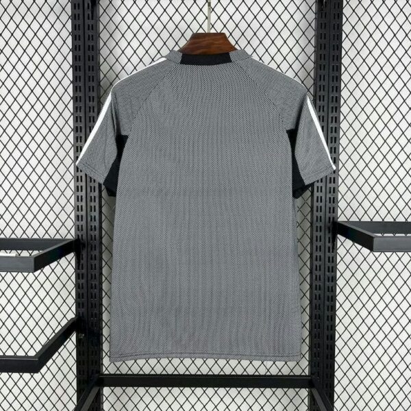Real Madrid 2002-03 Goalkeeper Retro Jersey - Image 2