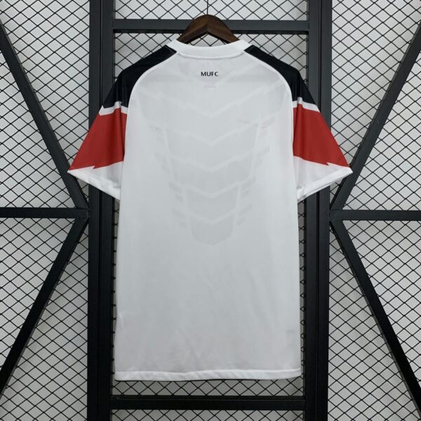 Manchester United 2010-11 Away Retro Jersey - Image 2