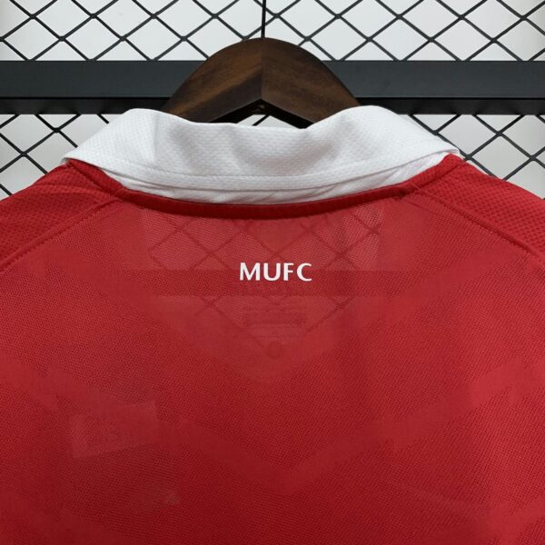 Manchester United 2010-11 Home Retro Jersey - Image 3
