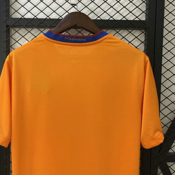 Barcelona 2006-07 Away Retro Jersey - Image 3