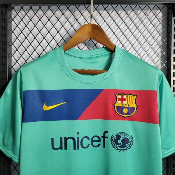 Barcelona 2010-11 Away Retro Jersey - Image 3
