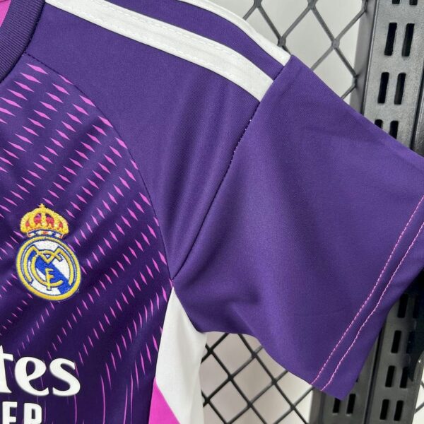 Real Madrid 2025-26 Purple Goalkeeper Kids Kit - Image 4