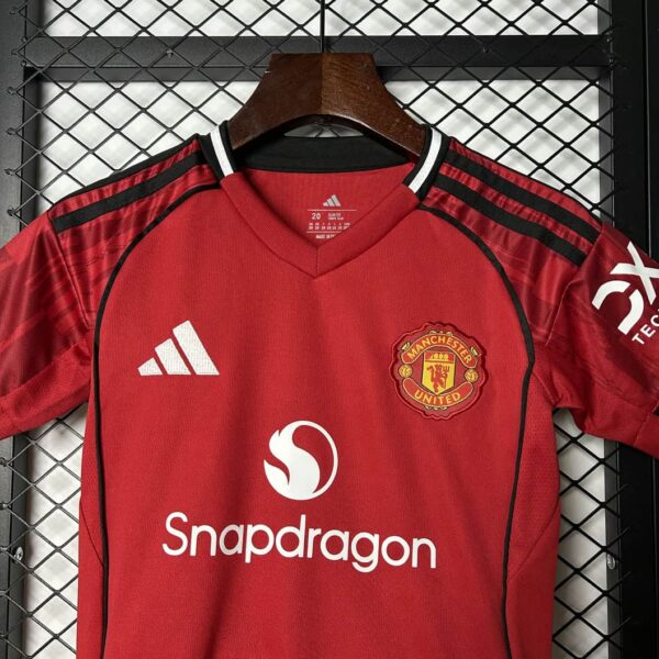 Manchester United 2025-26 Home Kids Kit - Image 4