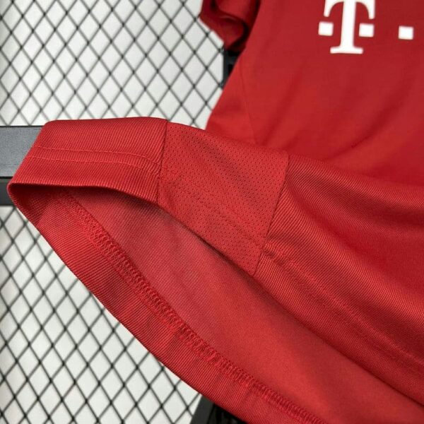 Bayern Munich 2005-06 Home Retro Jersey - Image 4
