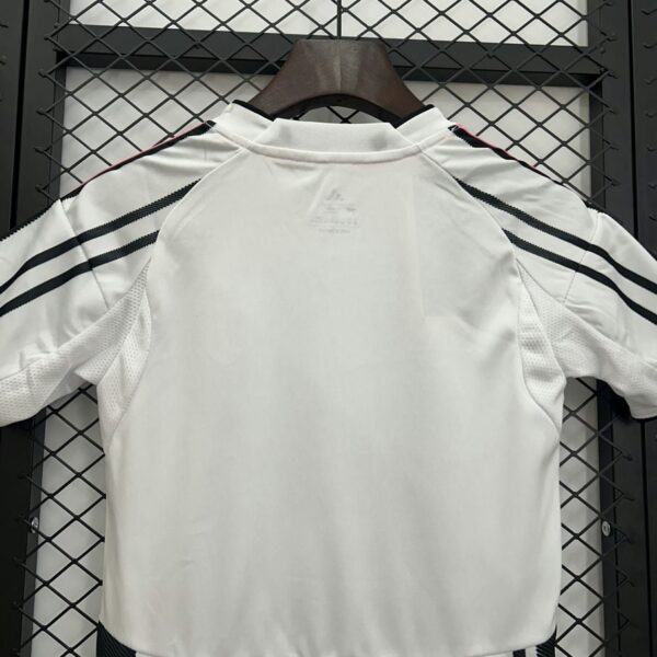 Juventus 2025-26 Home Kids Kit - Image 4