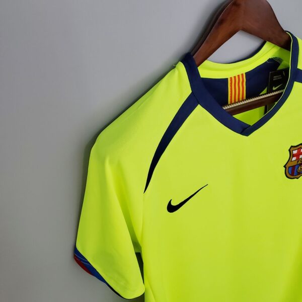 Barcelona 2005-06 Away Retro Jersey - Image 4