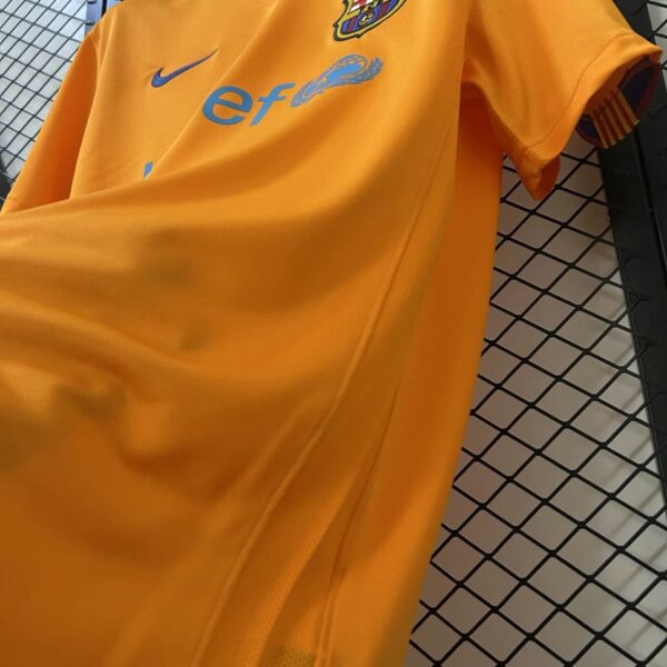 Barcelona 2006-07 Away Retro Jersey - Image 4