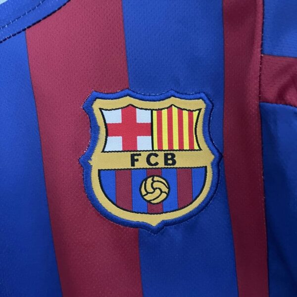 Barcelona 2005-06 Home Retro Kids Kit - Image 5