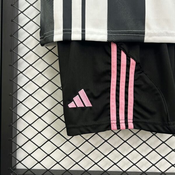 Juventus 2025-26 Home Kids Kit - Image 5