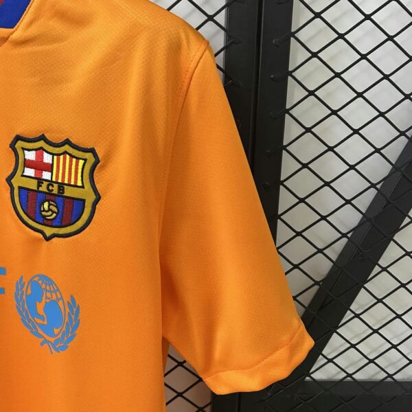 Barcelona 2006-07 Away Retro Jersey - Image 5
