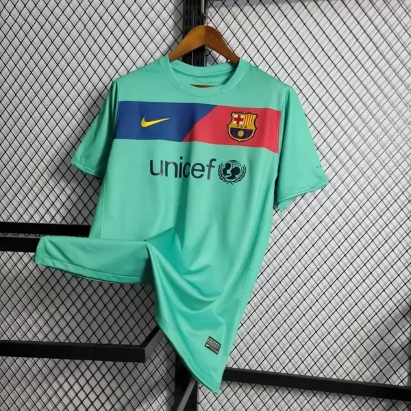 Barcelona 2010-11 Away Retro Jersey - Image 6