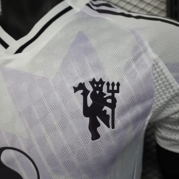Manchester United 2025-26 Away Jersey Player Version - Image 6