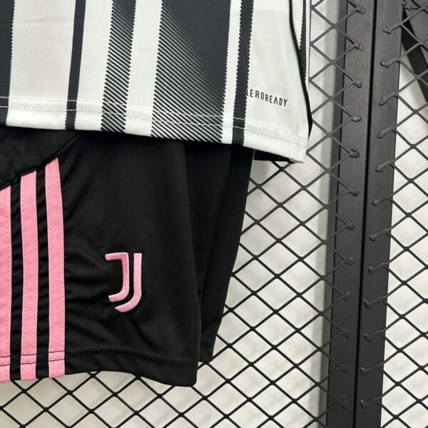 Juventus 2025-26 Home Kids Kit - Image 7
