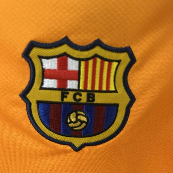 Barcelona 2006-07 Away Retro Jersey - Image 7