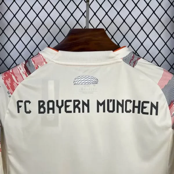 Bayern Munich 2025-26 Home Jersey Fan Version - Image 8