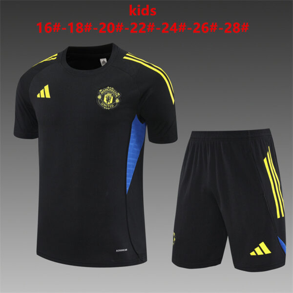 Manchester United 2025-26 Black Short Sleeve Kids Training Kit