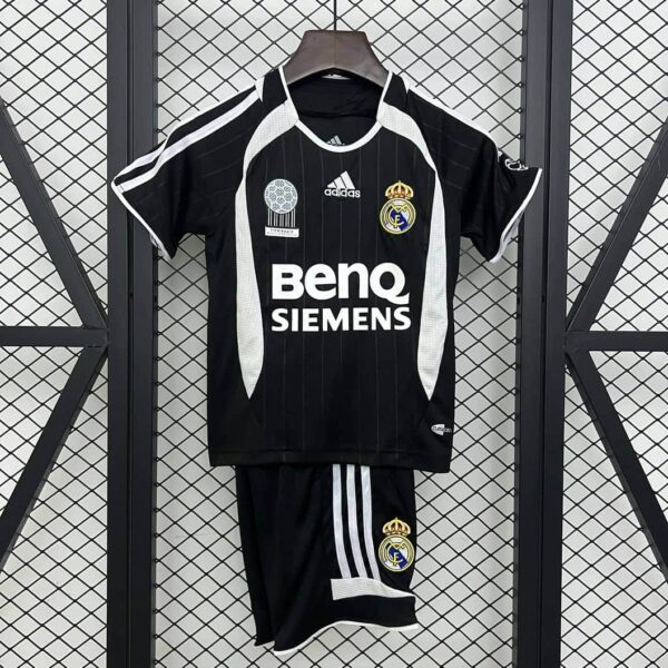 Real Madrid 2006-07 Away Kids Kit