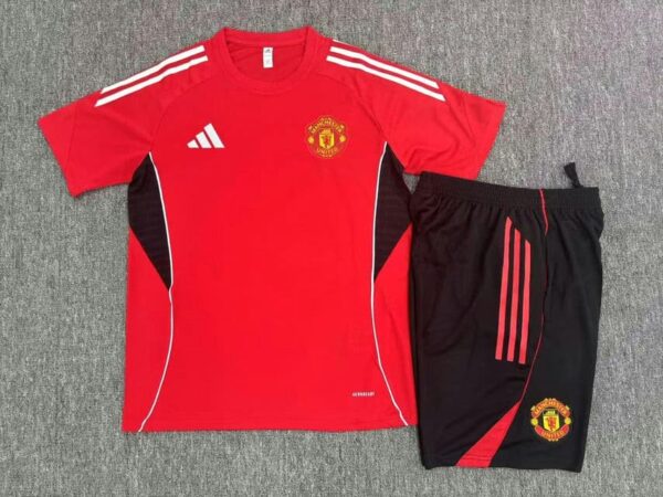 Manchester United 2025-26 Red Short Sleeve Kids Training Kit - Image 2