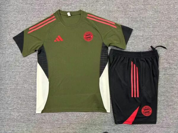 Bayern Munich 2025-26 Green Short Sleeve Kids Training Kit - Image 2