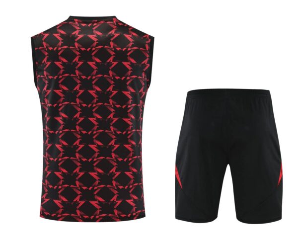 Manchester United 2025-26 Black Geometric Vest Training Kit - Image 2