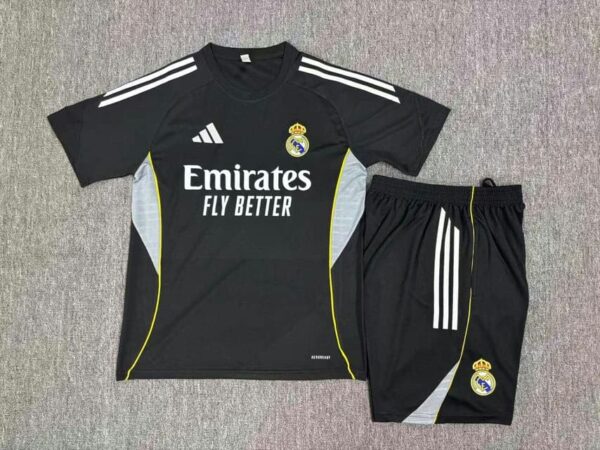 Real Madrid 2025-26 Black Short Sleeve Kids Training Kit - Image 2