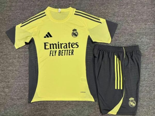 Real Madrid 2025-26 Yellow Short Sleeve Kids Training Kit - Image 2