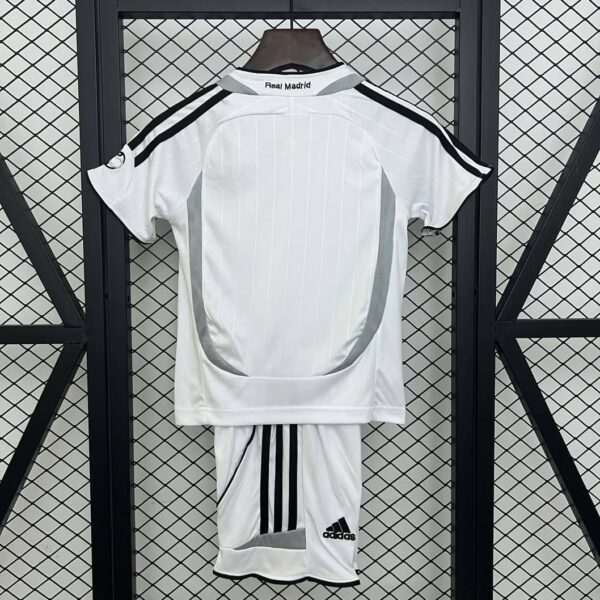 Real Madrid 2006-07 Home Kids Kit - Image 2