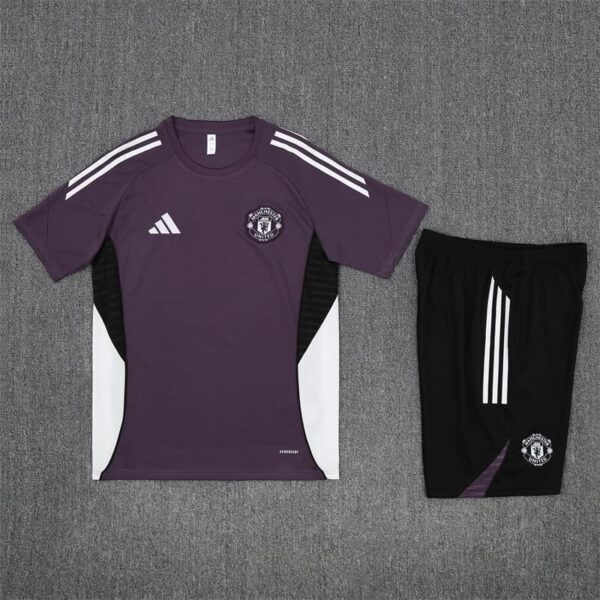Manchester United 2025-26 Purple Short Sleeve Training Kit - Image 3