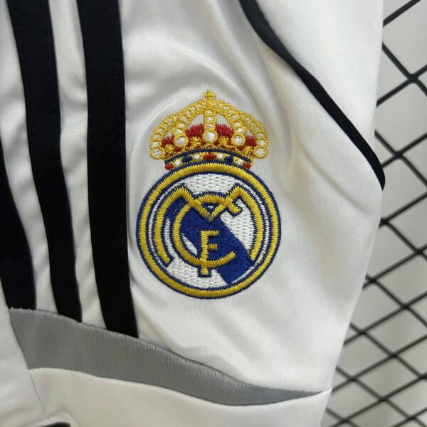 Real Madrid 2006-07 Home Kids Kit - Image 3