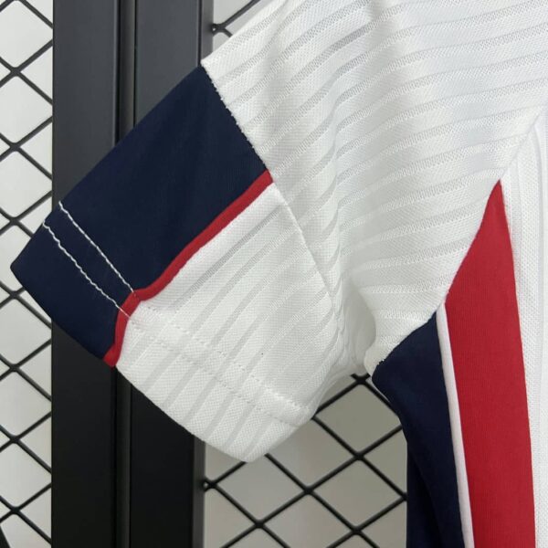 England 1998-99 Home Kids Kit - Image 4