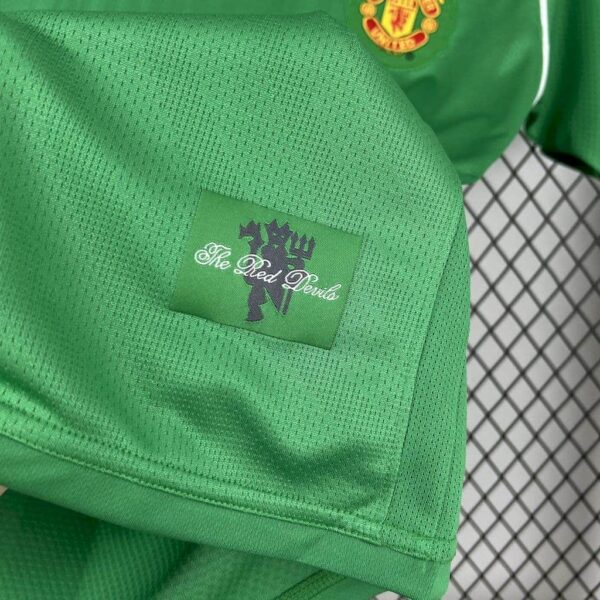 Manchester United 2007-08 Green Goalkeeper Retro Jersey - Image 4