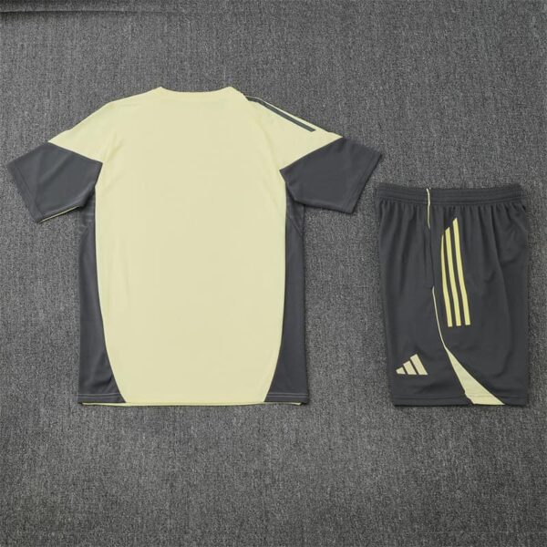 Real Madrid 2025-26 Yellow Short Sleeve Training Kit - Image 4