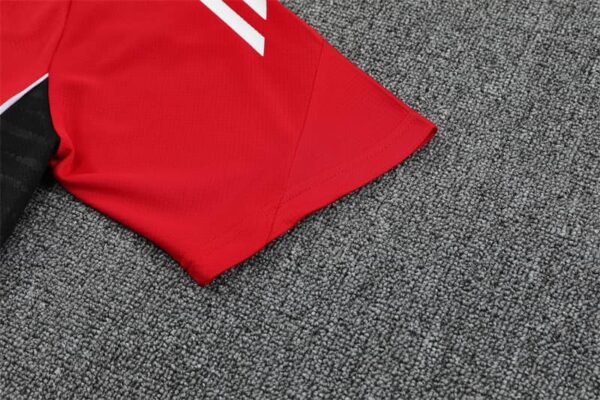 Manchester United 2025-26 Red Short Sleeve Training Kit - Image 5