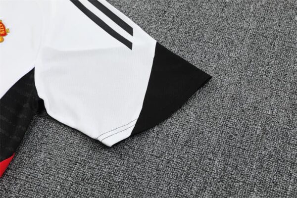 Manchester United 2025-26 White Short Sleeve Training Kit - Image 5