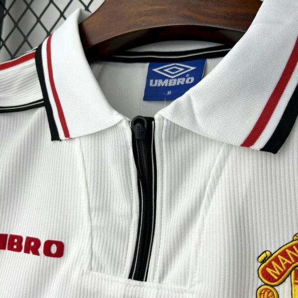 Manchester United 1998-99 White Retro Jersey - Image 5