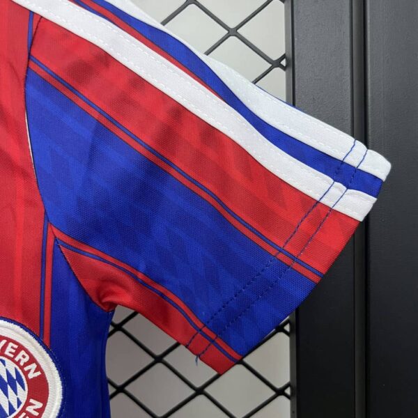 Bayern Munich 1995-97 Home Kids Kit - Image 5