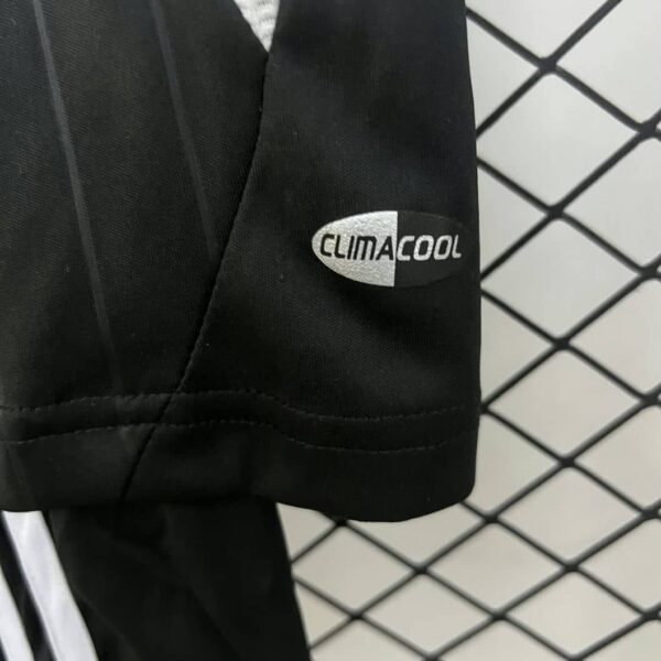 Real Madrid 2006-07 Away Kids Kit - Image 5