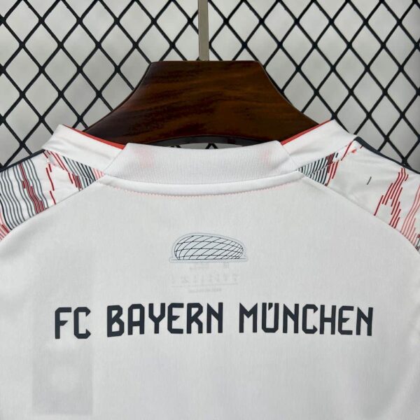Bayern Munich 2025-26 Away Womens Jersey - Image 6