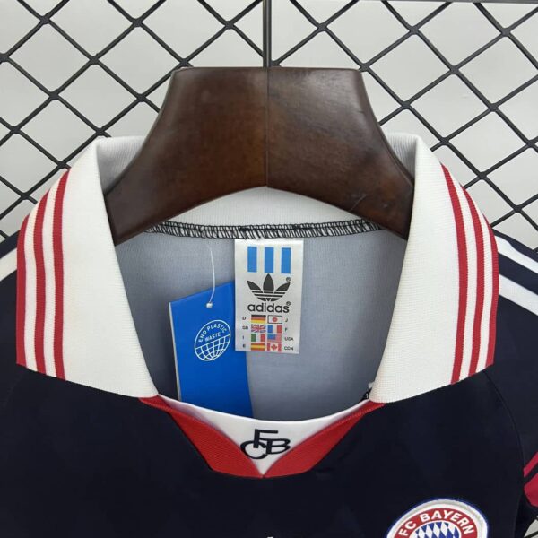 Bayern Munich 1997-99 Home Kids Kit - Image 6