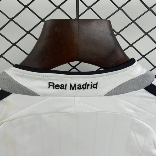 Real Madrid 2006-07 Home Kids Kit - Image 6