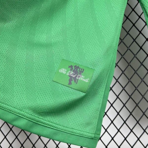 Manchester United 2007-08 Green Long Sleeves Retro Goalkeeper Jersey - Image 6