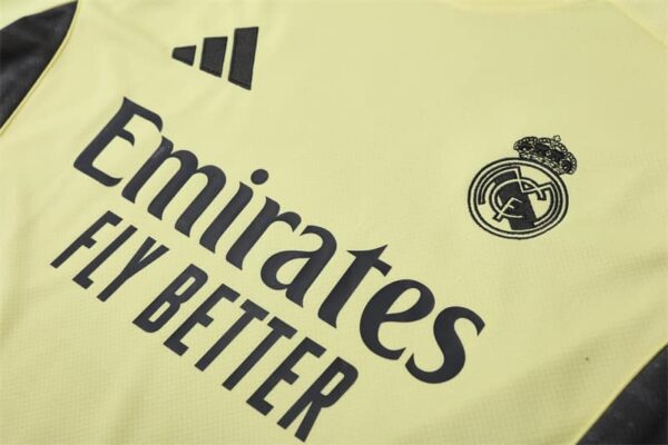 Real Madrid 2025-26 Yellow Short Sleeve Training Kit - Image 6
