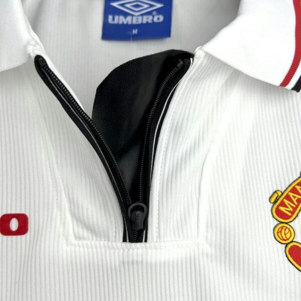 Manchester United 1998-99 White Retro Jersey - Image 7