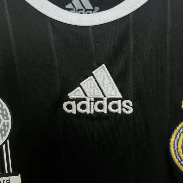 Real Madrid 2006-07 Away Kids Kit - Image 7