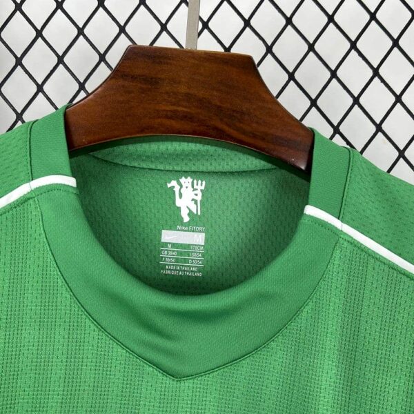 Manchester United 2007-08 Green Goalkeeper Retro Jersey - Image 7