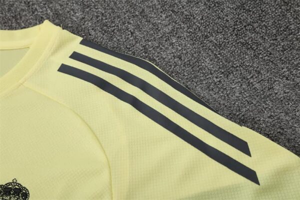 Real Madrid 2025-26 Yellow Short Sleeve Training Kit - Image 7