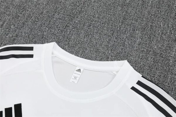 Manchester United 2025-26 White Short Sleeve Training Kit - Image 8